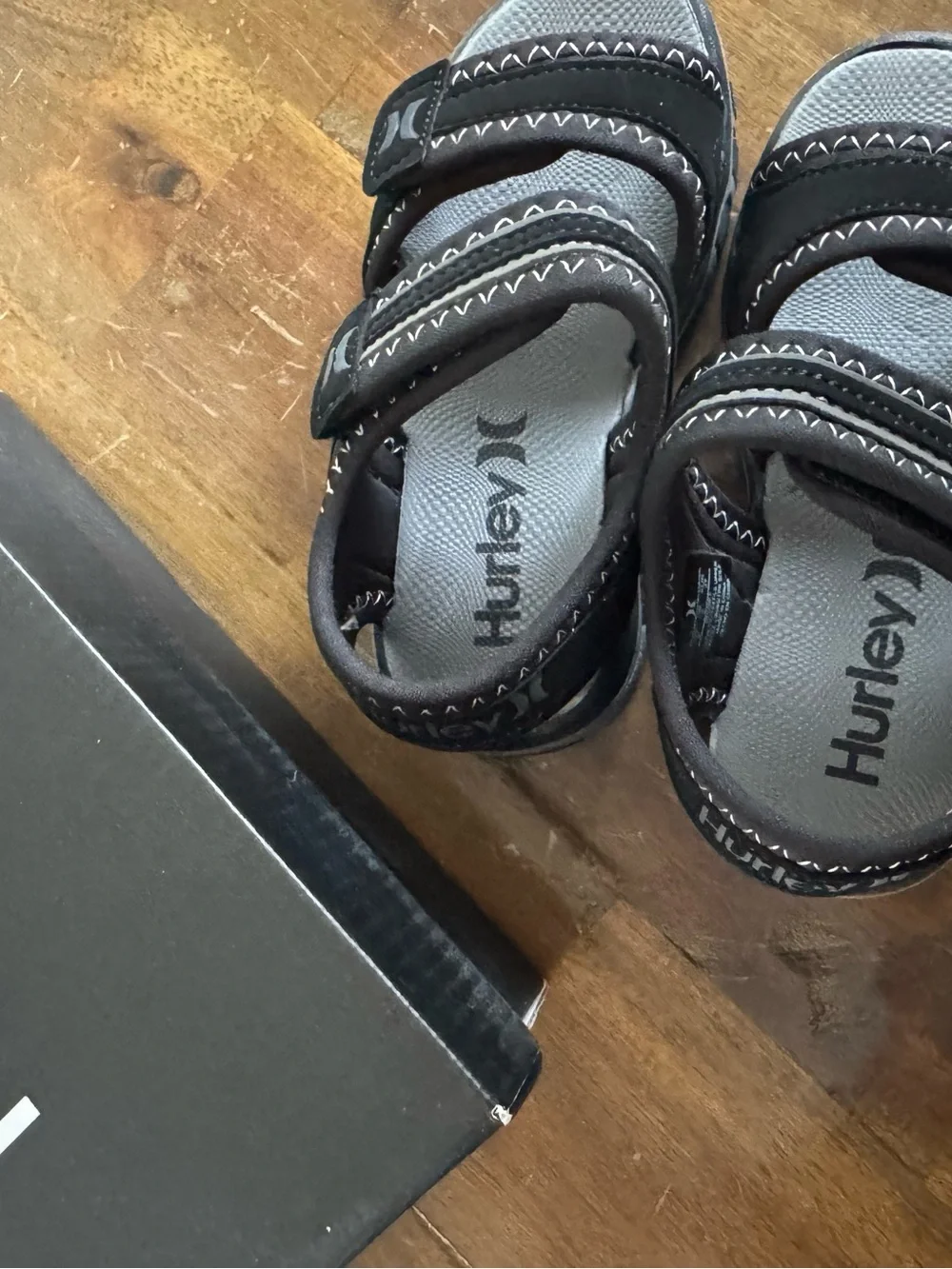 Hurley Loni-T Toddler Kids Black and Gray Adjustable Strap Sandals size 9 NEW!